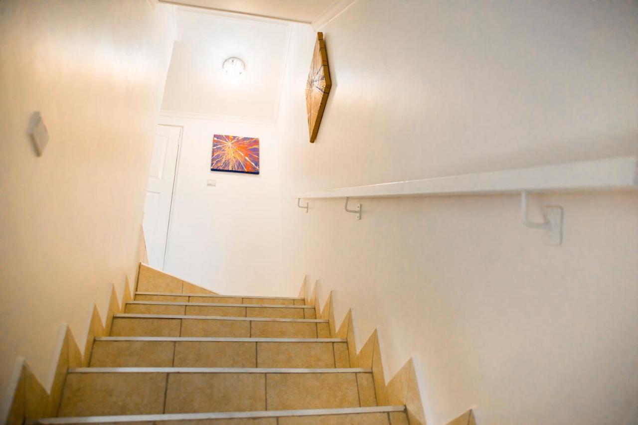 Sanctuary Aparthotel-Ac-Garden- Solar-Wi-Fi -Firepit-Park-Carport لوساكا المظهر الخارجي الصورة