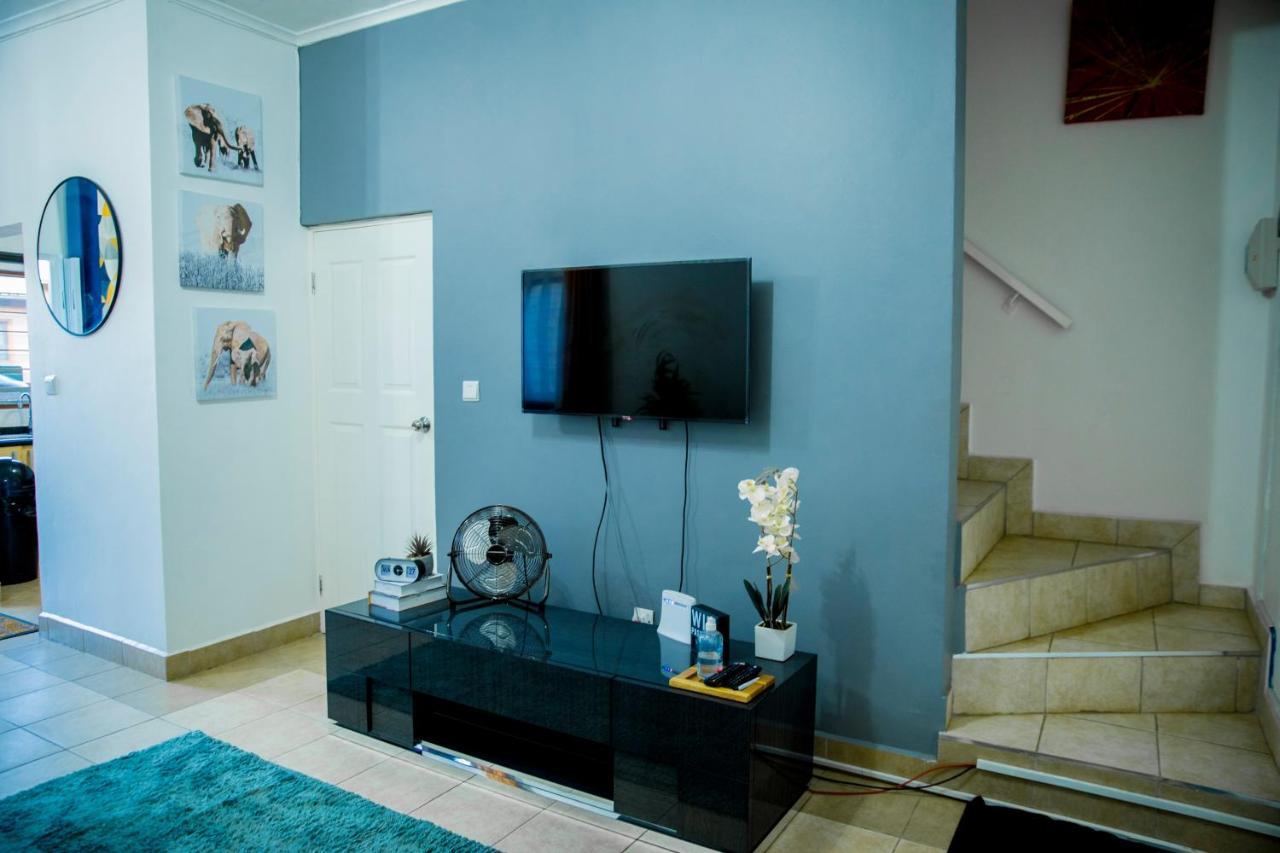 Sanctuary Aparthotel-Ac-Garden- Solar-Wi-Fi -Firepit-Park-Carport لوساكا المظهر الخارجي الصورة