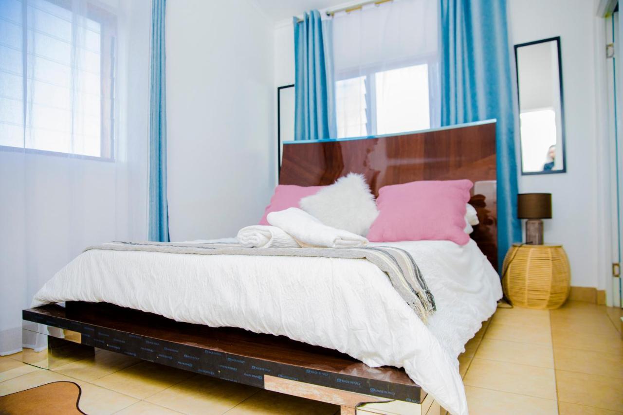 Sanctuary Aparthotel-Ac-Garden- Solar-Wi-Fi -Firepit-Park-Carport لوساكا المظهر الخارجي الصورة