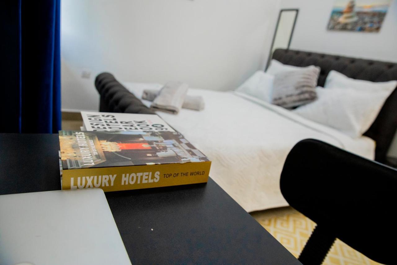 Sanctuary Aparthotel-Ac-Garden- Solar-Wi-Fi -Firepit-Park-Carport لوساكا المظهر الخارجي الصورة