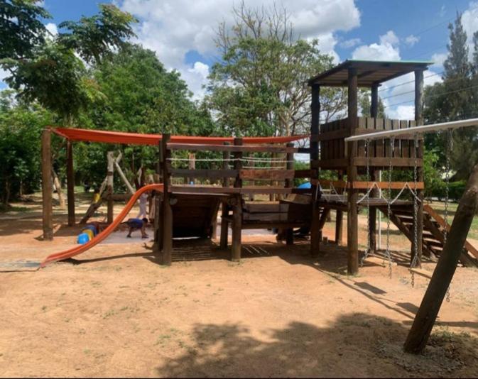 Sanctuary Aparthotel-Ac-Garden- Solar-Wi-Fi -Firepit-Park-Carport لوساكا المظهر الخارجي الصورة