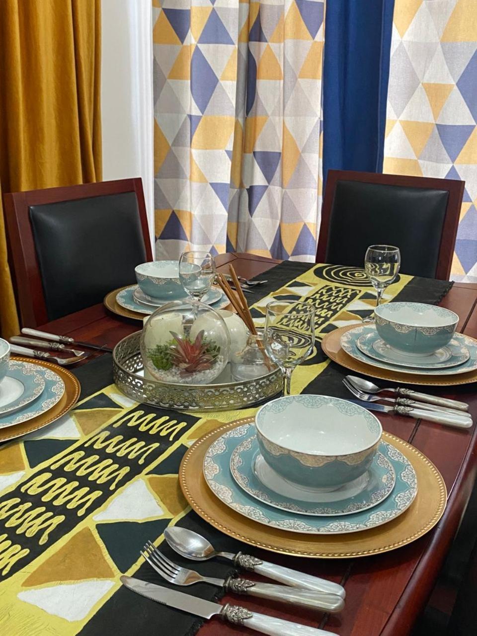 Sanctuary Aparthotel-Ac-Garden- Solar-Wi-Fi -Firepit-Park-Carport لوساكا المظهر الخارجي الصورة