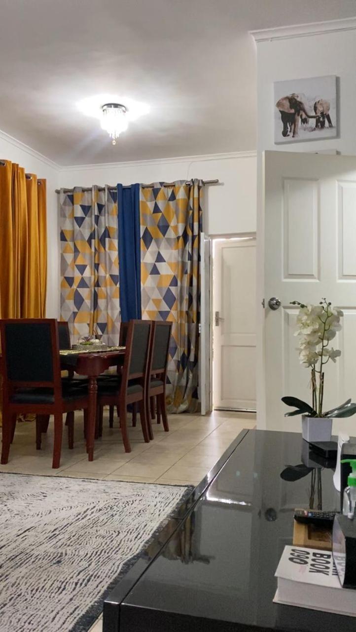 Sanctuary Aparthotel-Ac-Garden- Solar-Wi-Fi -Firepit-Park-Carport لوساكا المظهر الخارجي الصورة