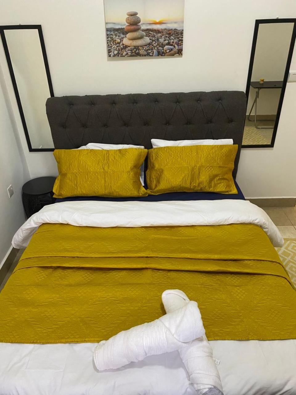 Sanctuary Aparthotel-Ac-Garden- Solar-Wi-Fi -Firepit-Park-Carport لوساكا المظهر الخارجي الصورة